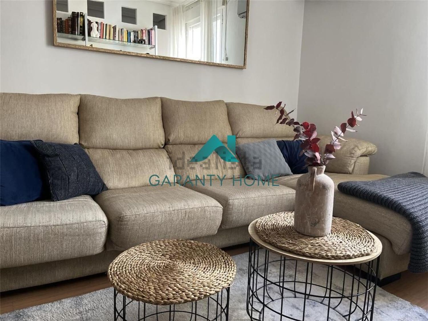 Elegant Three-Bedroom Apartment, Cortes