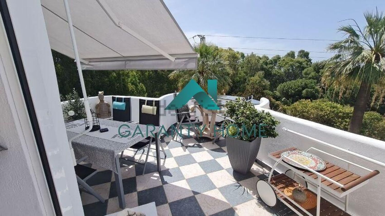 Calahonda Penthouse with Expansive Terrace